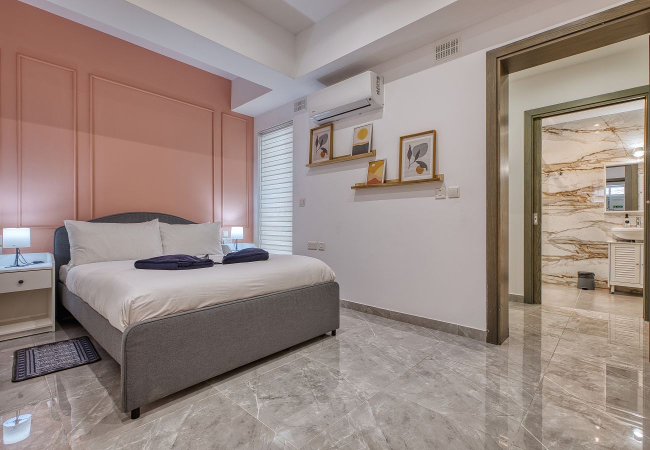 Maison à Hamrun - Luxury maisonette with yard in central Malta RIAN1-1