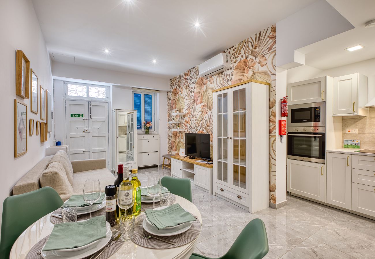Maison à Hamrun - Luxury maisonette with yard in central Malta RIAN1-1