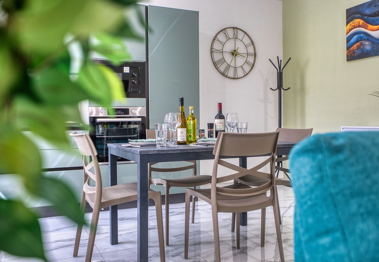 Appartement à San Gwann - Stylish and bright 2 bedroom with balcony DCAR1-1