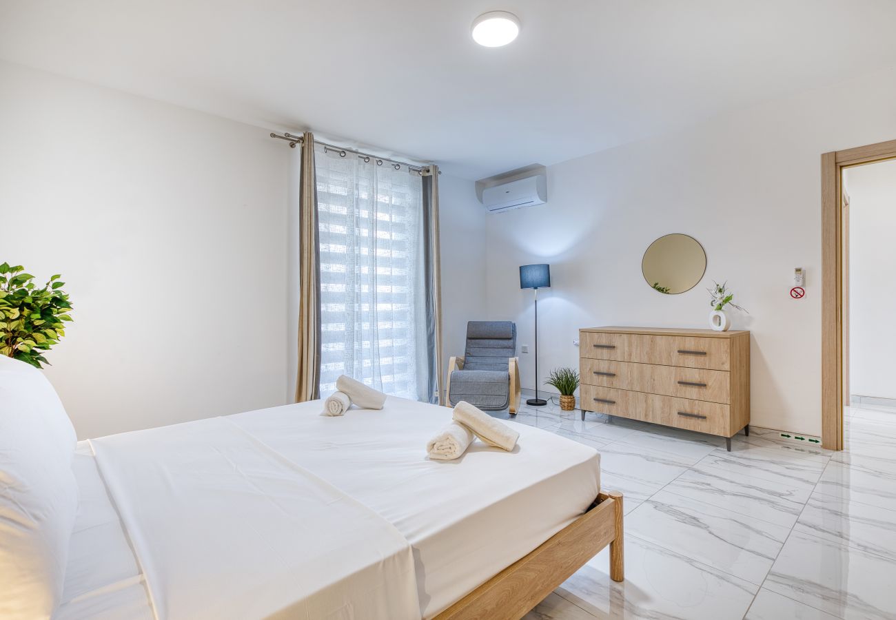 Appartement à San Gwann - Stylish and bright 2 bedroom with balcony DCAR1-1