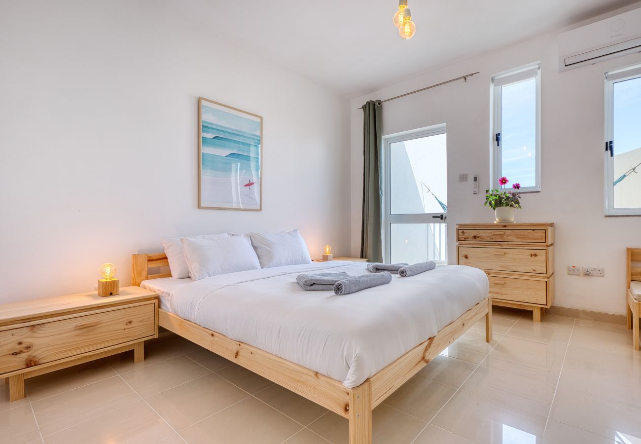 Appartement à Swieqi - Charming bright penthouse with 3 Terraces JCUT2-1