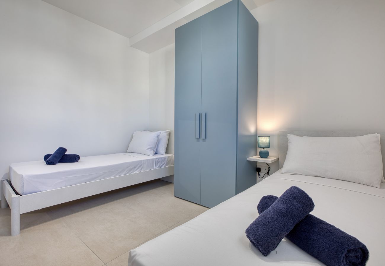 Appartement à St. Paul’s Bay - Modern Seaview Apartment with Balcony PABE1-1