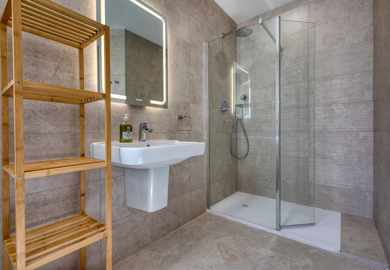 Appartement à St. Paul’s Bay - Modern Seaview Apartment with Balcony PABE1-1