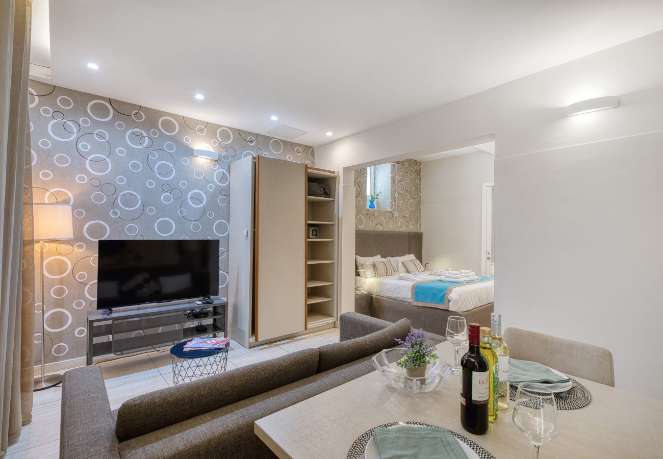 Appartement à Sliema - Spacious studio with balcony in Sliema GOTWN1