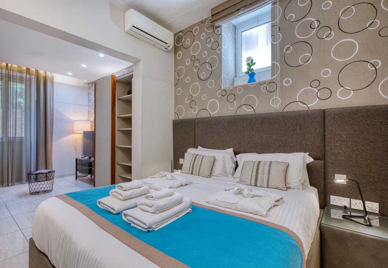 Appartement à Sliema - Spacious studio with balcony in Sliema GOTWN1