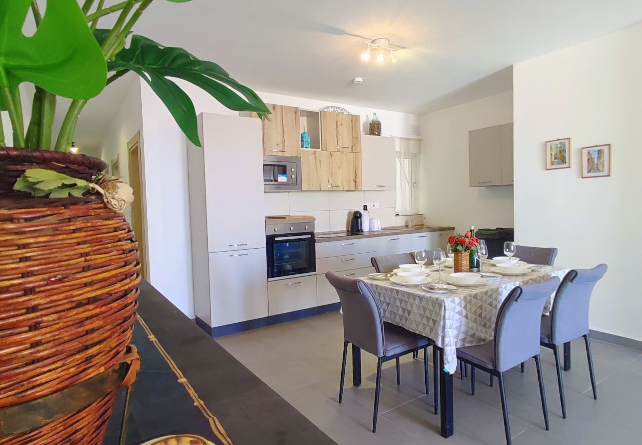 Appartement à L-Għarb - Bright & spacious 2 bedroom flat, terrace GZ-YPIZ1-1