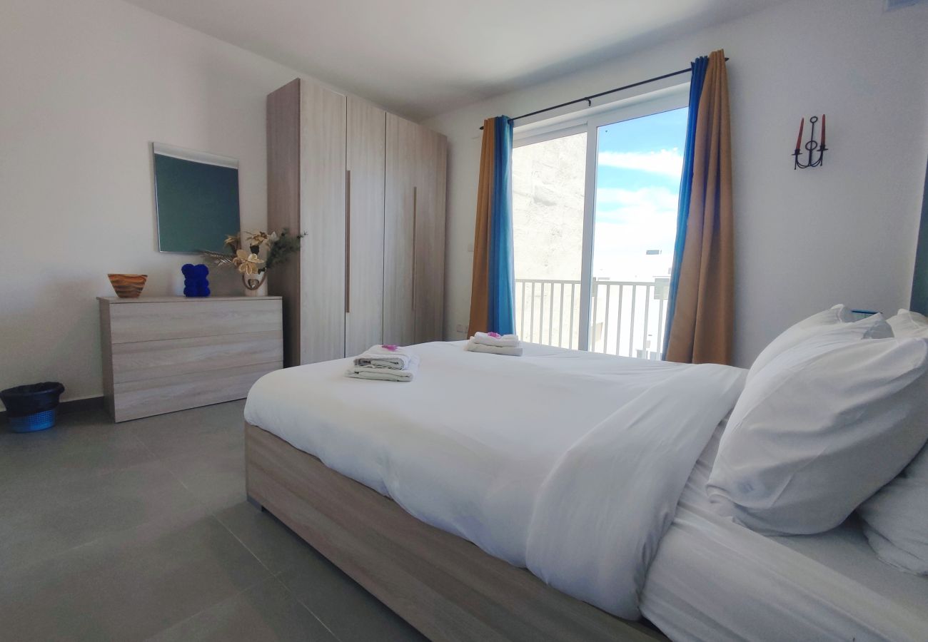 Appartement à L-Għarb - Bright & spacious 2 bedroom flat, terrace GZ-YPIZ1-1