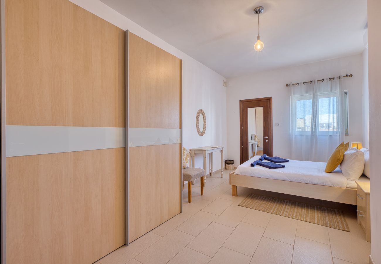 Appartement à Ghaxaq  - Bright & airy 3 bedroom flat with balcony LAGI1-1