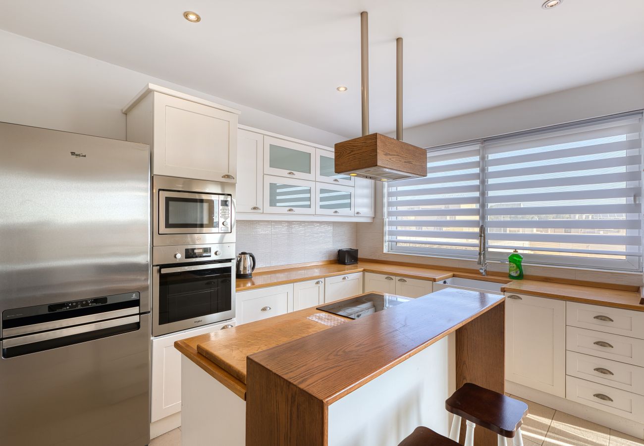 Appartement à Ghaxaq  - Bright & airy 3 bedroom flat with balcony LAGI1-1