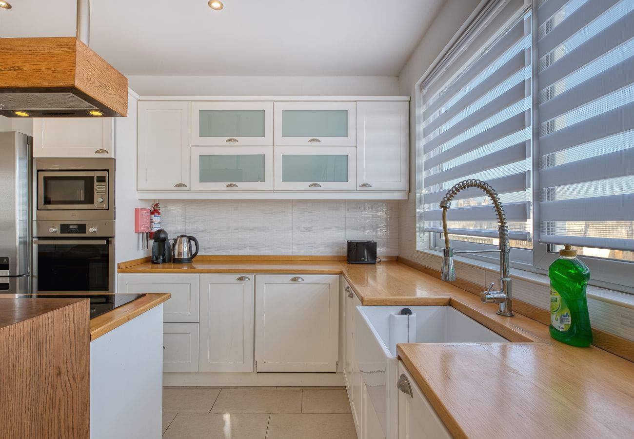 Appartement à Ghaxaq  - Bright & airy 3 bedroom flat with balcony LAGI1-1