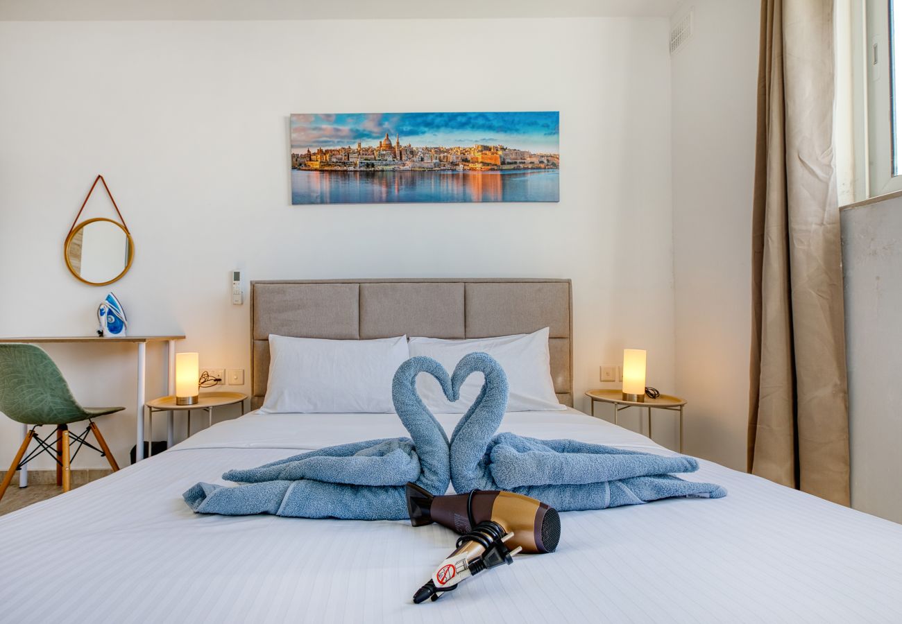 Appartement à St. Paul’s Bay - Luxury penthouse with private pool, sea views LFER1-1