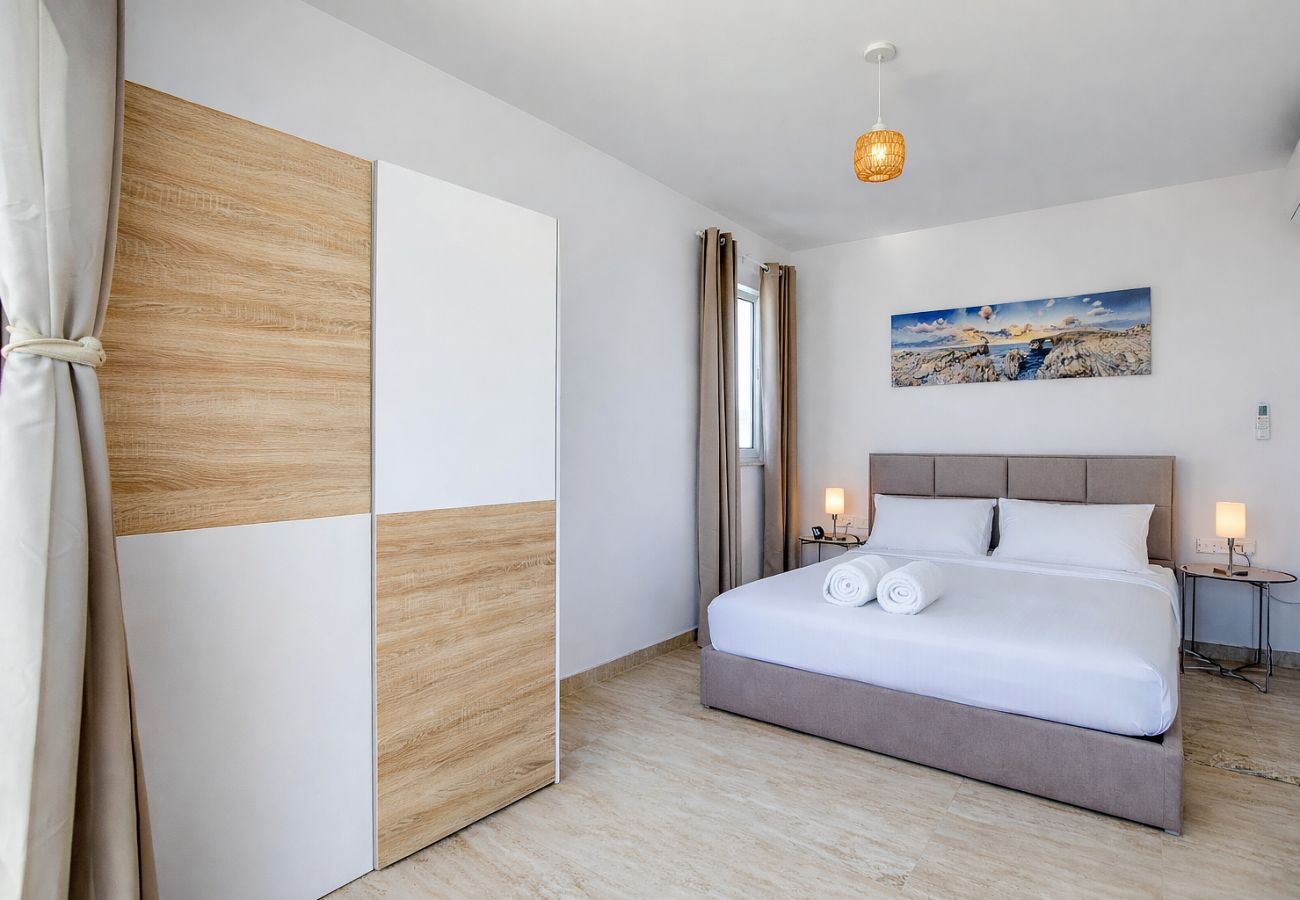 Appartement à St. Paul’s Bay - Luxury penthouse with private pool, sea views LFER1-1