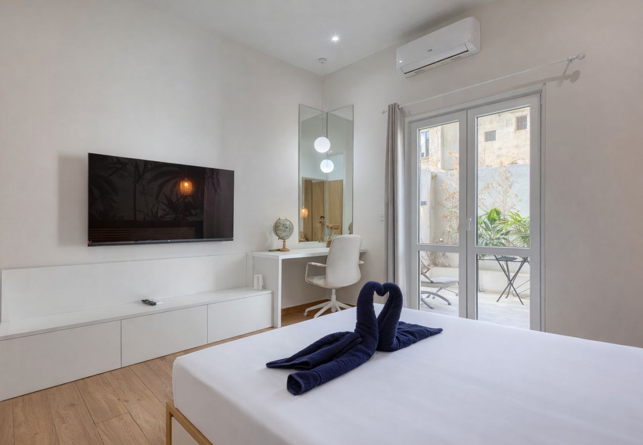 Appartement à Sliema - Designer furnished apartment with yard AROC1-1
