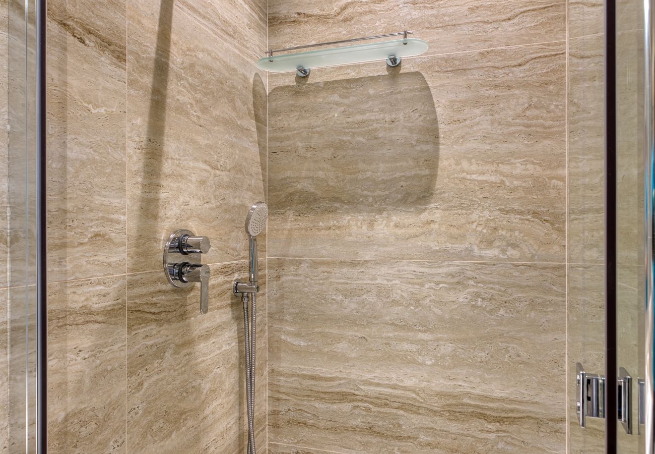 Appartement à Sliema - Designer furnished apartment with yard AROC1-1