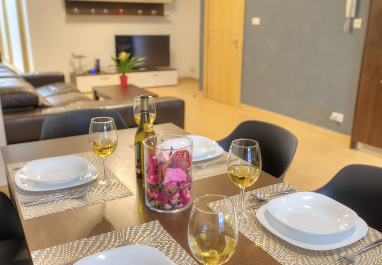 Apartment in Sliema - Spacious 3bdm apartment with large terrace DDIF1-1