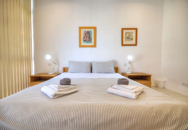 Apartment in St Julian's - Large, elegant 2bdm flat in St. Julian's DBRI1-1