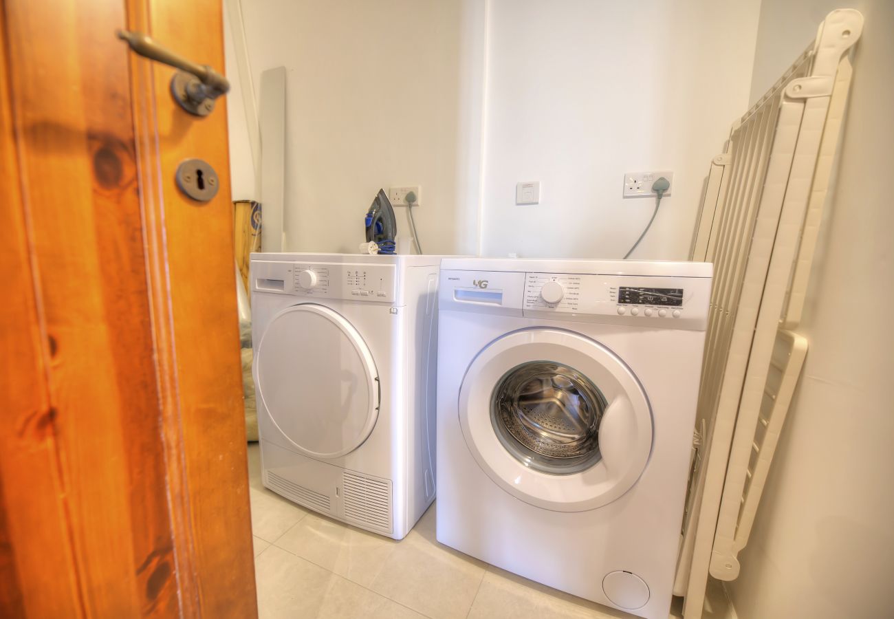 Apartment in St Julian's - Large, elegant 2bdm flat in St. Julian's DBRI1-1