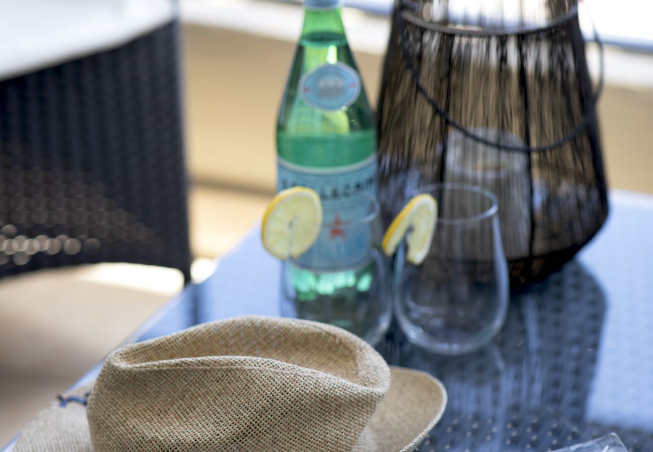 Apartment in Sliema - Seafront apartment in the heart of Sliema MMAI2