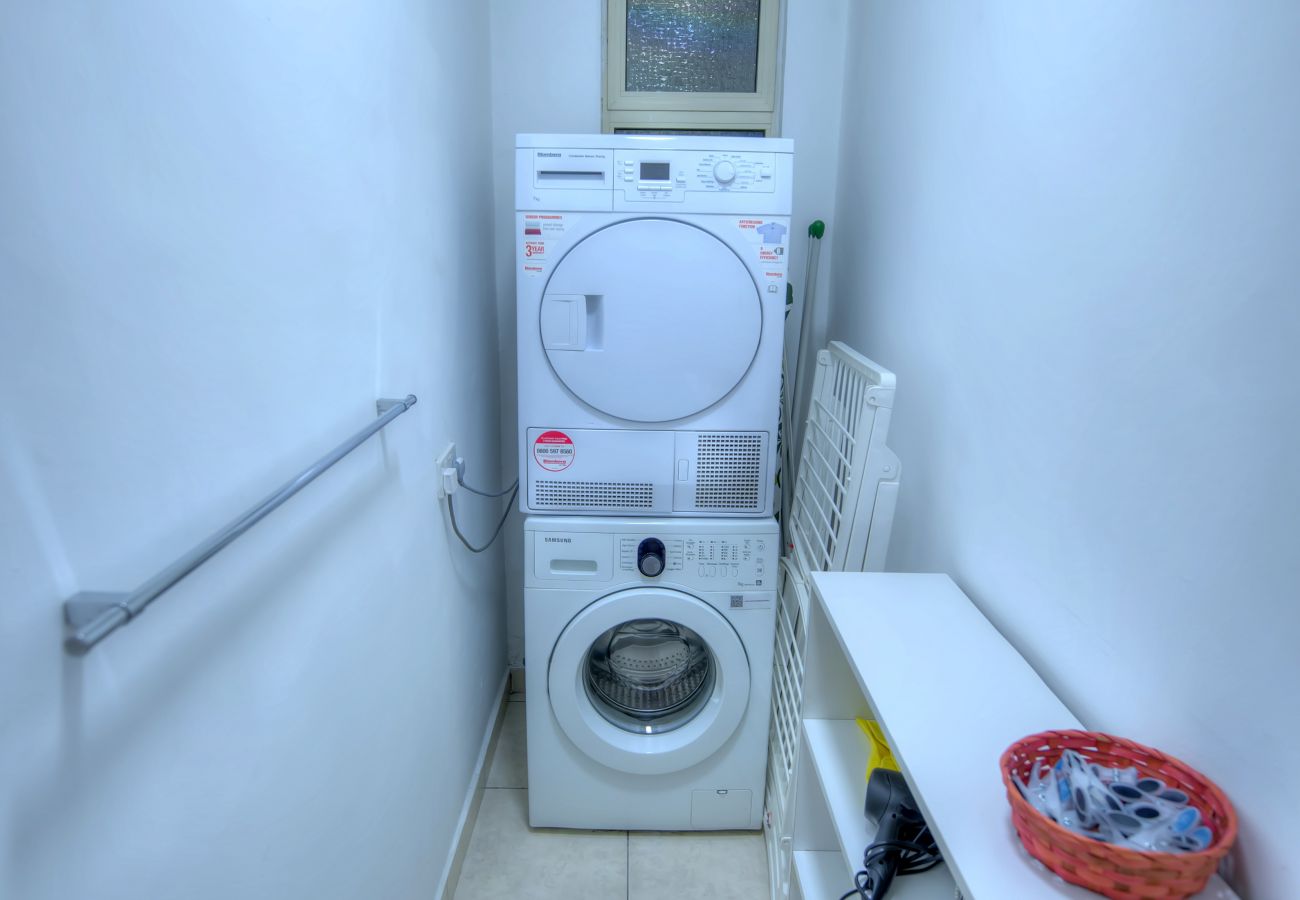 Apartment in Sliema - Seafront apartment in the heart of Sliema MMAI2