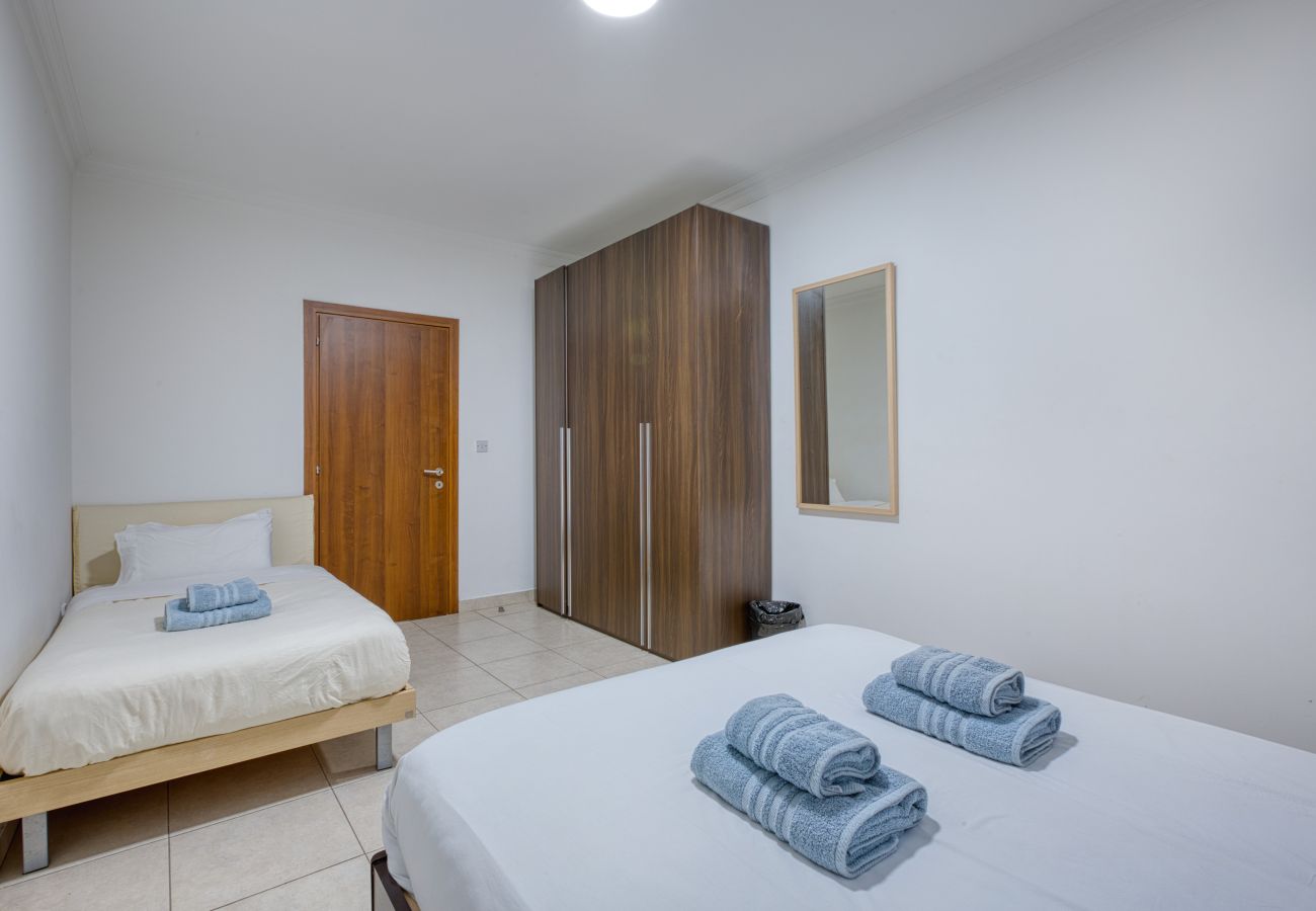 Apartment in Sliema - Seafront apartment in the heart of Sliema MMAI2