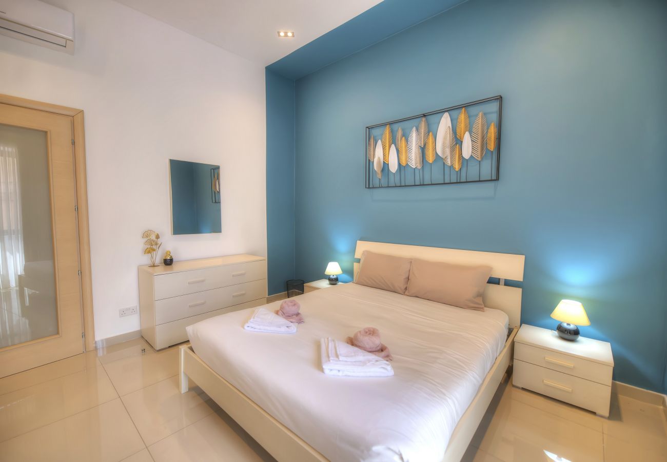 Apartment in Gzira - Tastefully furnished 3beds/3baths, 2balconies WVID1