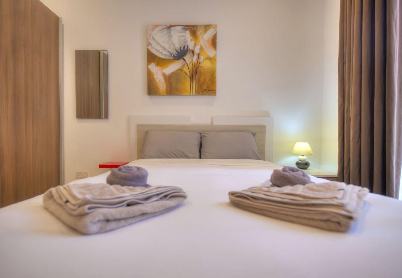 Apartment in Gzira - Tastefully furnished 3beds/3baths, 2balconies WVID1