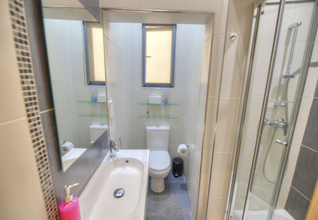 Apartment in Gzira - Tastefully furnished 3beds/3baths, 2balconies WVID1
