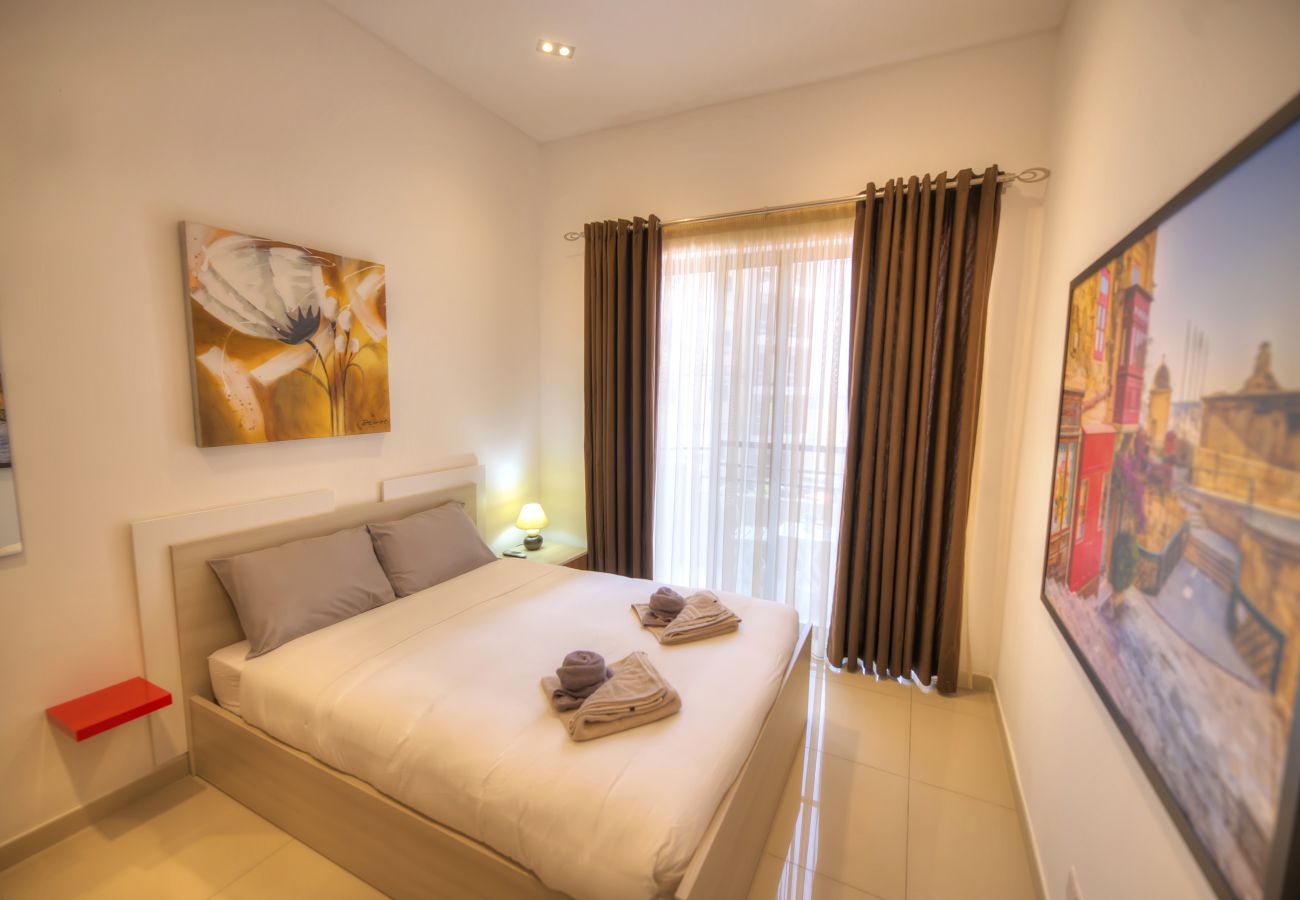 Apartment in Gzira - Tastefully furnished 3beds/3baths, 2balconies WVID1
