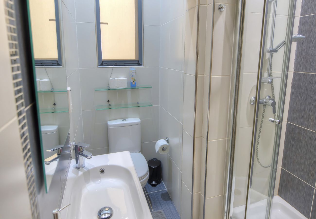 Apartment in Gzira - Tastefully furnished 3beds/3baths, 2balconies WVID1