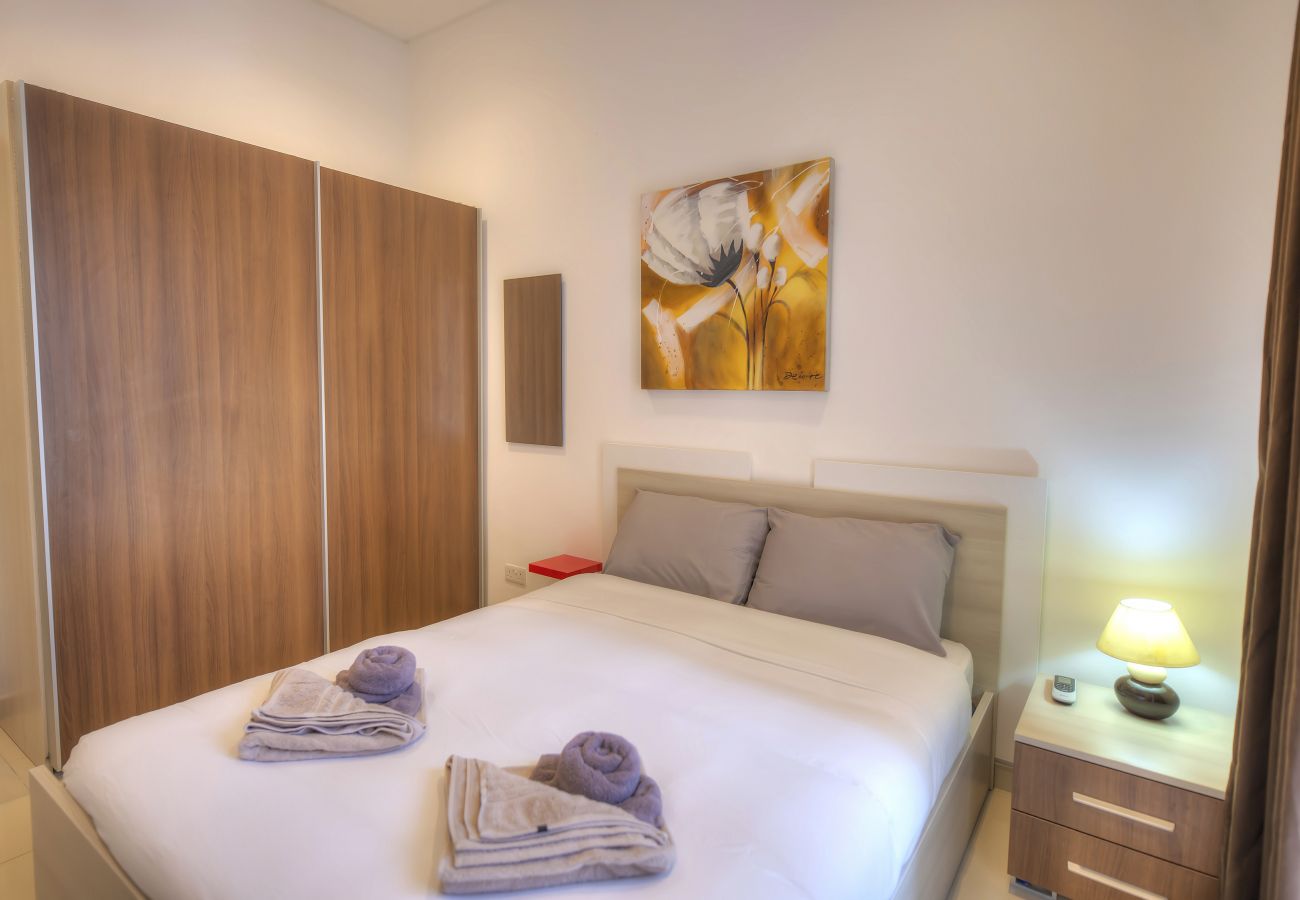 Apartment in Gzira - Tastefully furnished 3beds/3baths, 2balconies WVID1