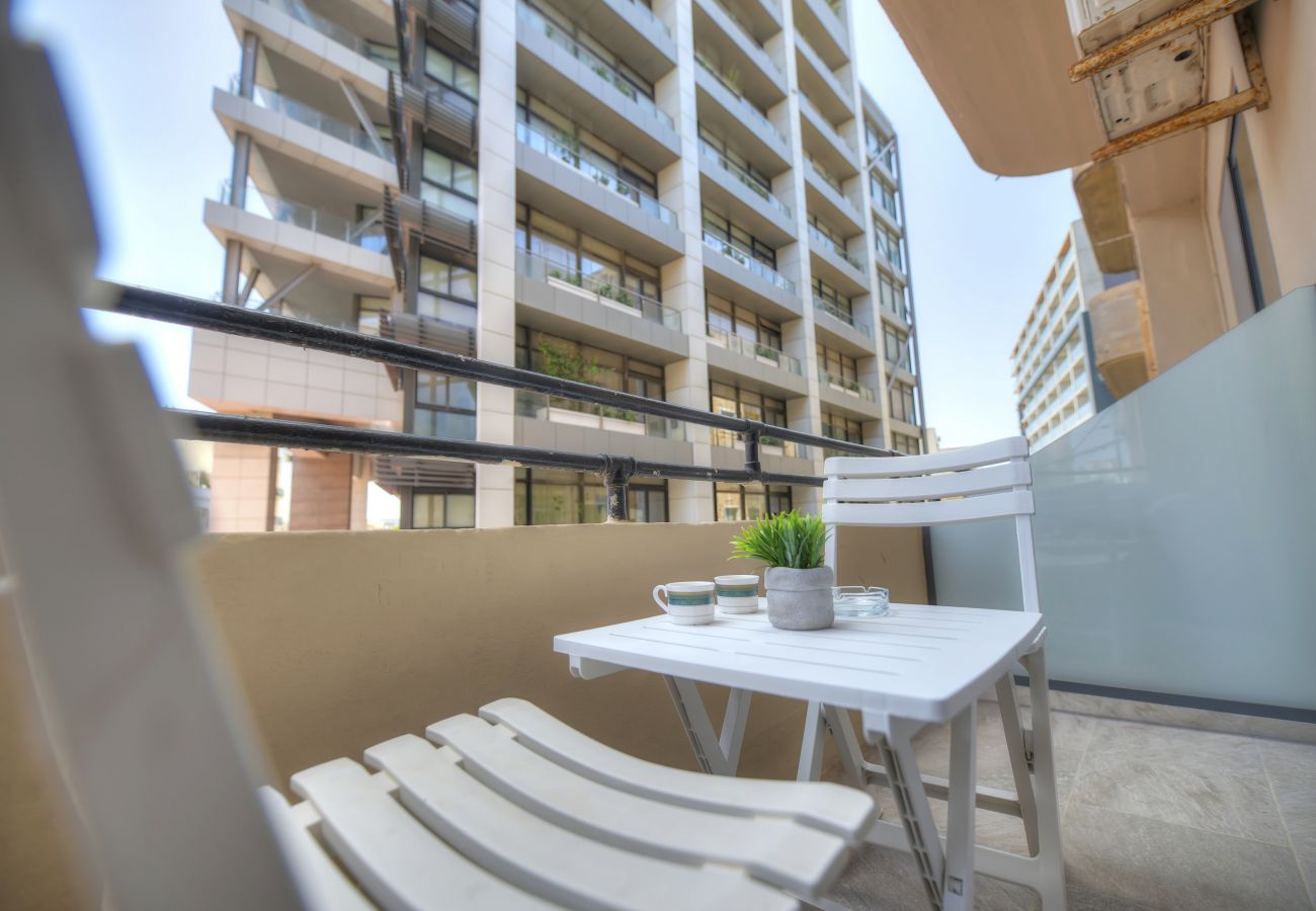Apartment in Gzira - Tastefully furnished 3beds/3baths, 2balconies WVID1