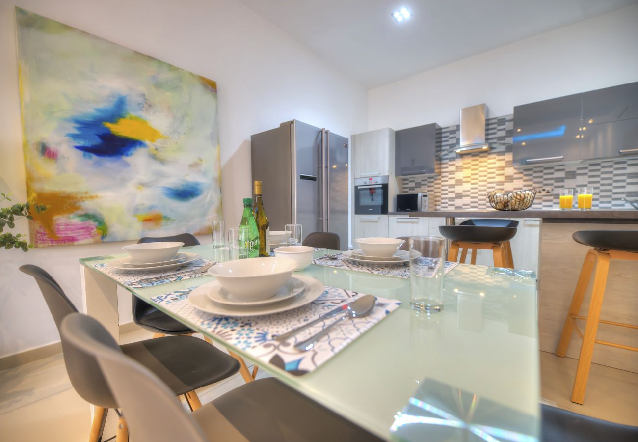 Apartment in Gzira - Tastefully furnished 3beds/3baths, 2balconies WVID1