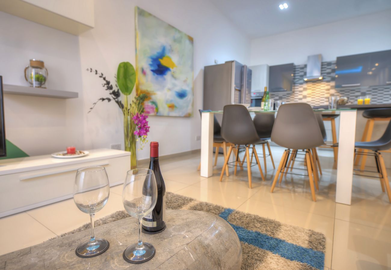 Apartment in Gzira - Tastefully furnished 3beds/3baths, 2balconies WVID1