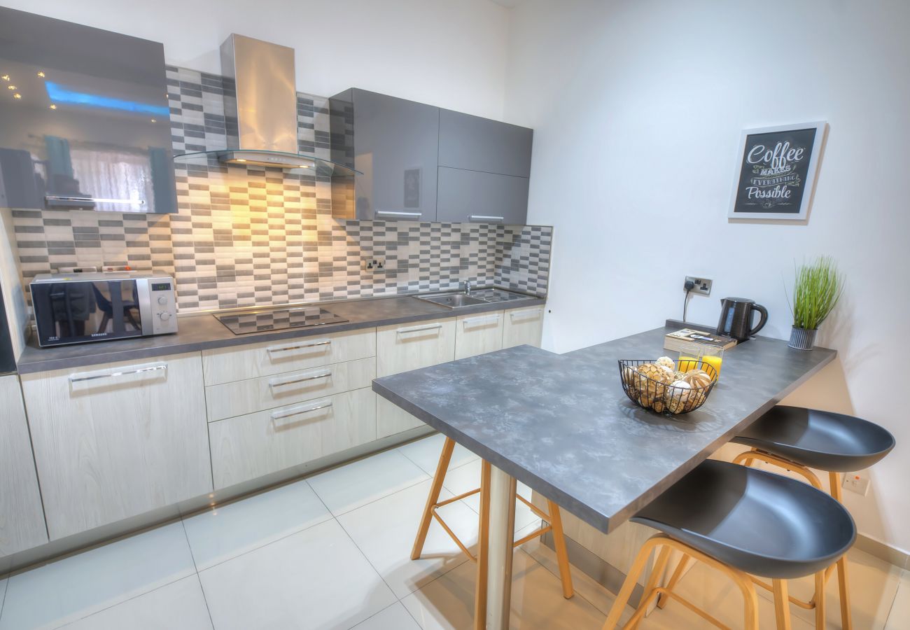 Apartment in Gzira - Tastefully furnished 3beds/3baths, 2balconies WVID1
