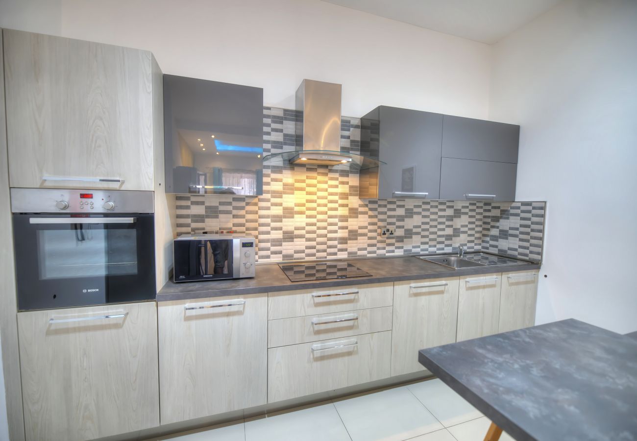 Apartment in Gzira - Tastefully furnished 3beds/3baths, 2balconies WVID1