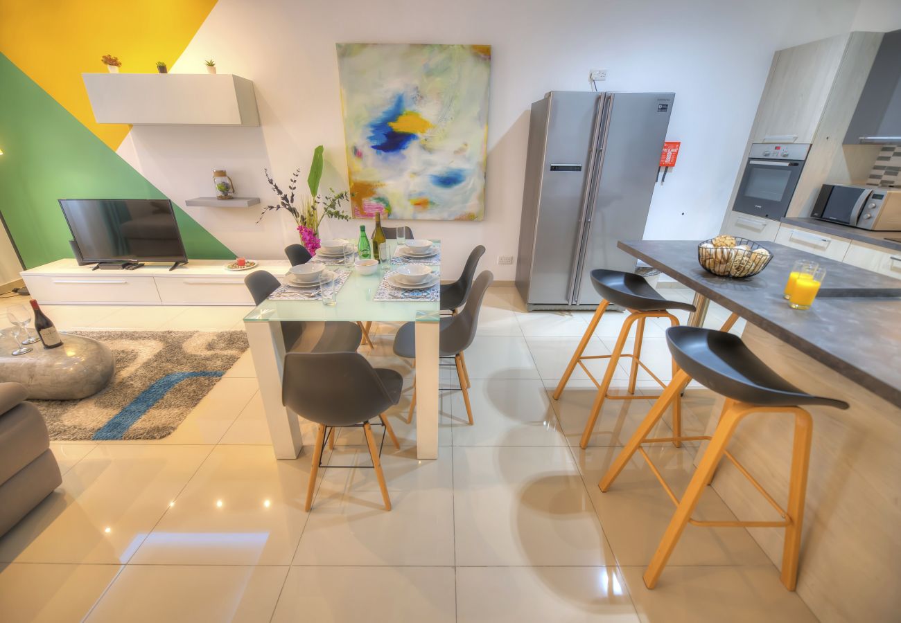 Apartment in Gzira - Tastefully furnished 3beds/3baths, 2balconies WVID1