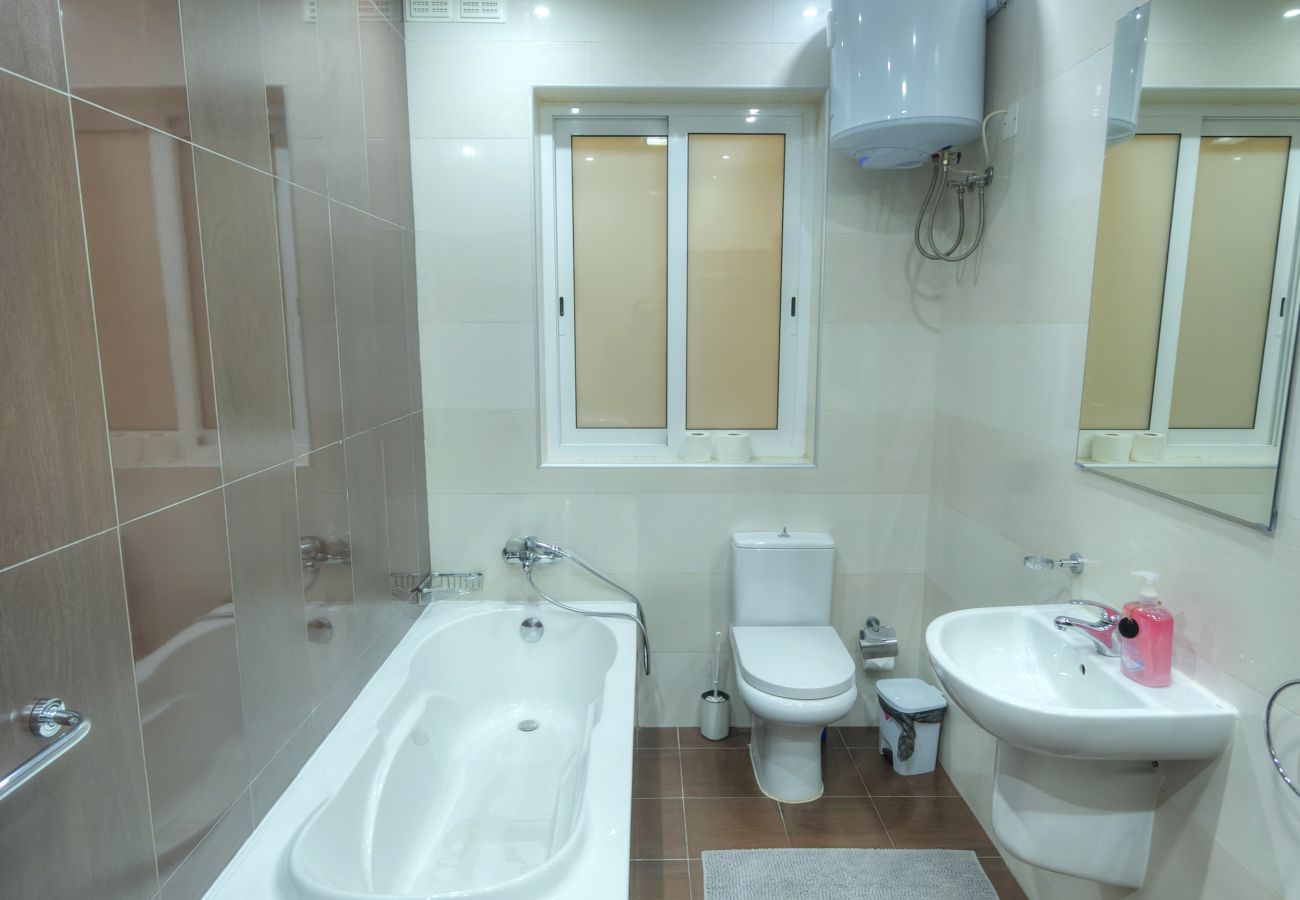 Apartment in Sliema - Bright & Large 2bedrooms in Sliema center MPOR1-1