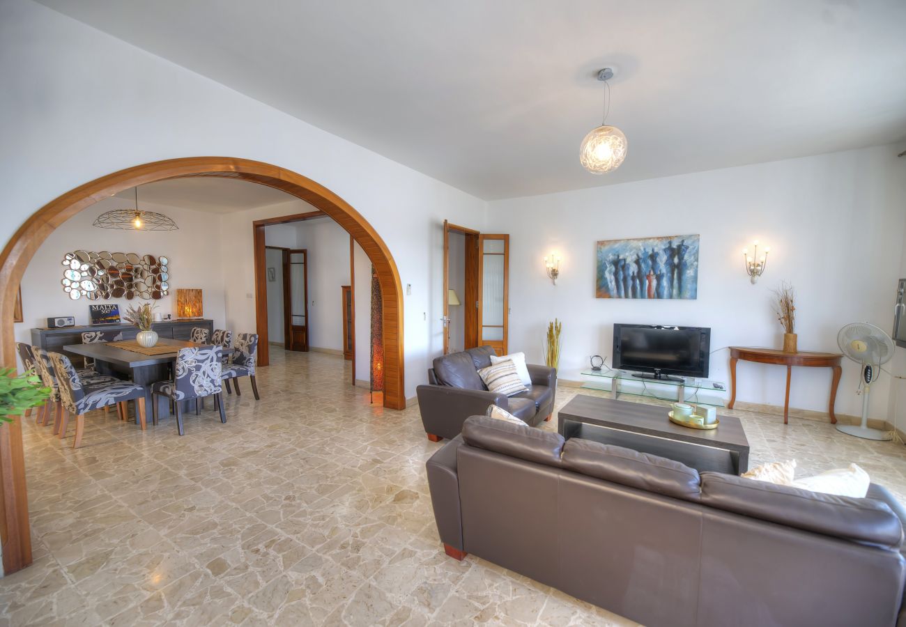 Apartment in Sliema - Enormous 3bedroom seafront with balcony PDEH1-1
