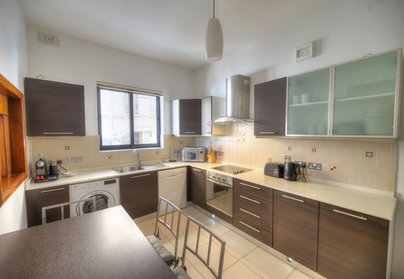 Apartment in Sliema - Enormous 3bedroom seafront with balcony PDEH1-1