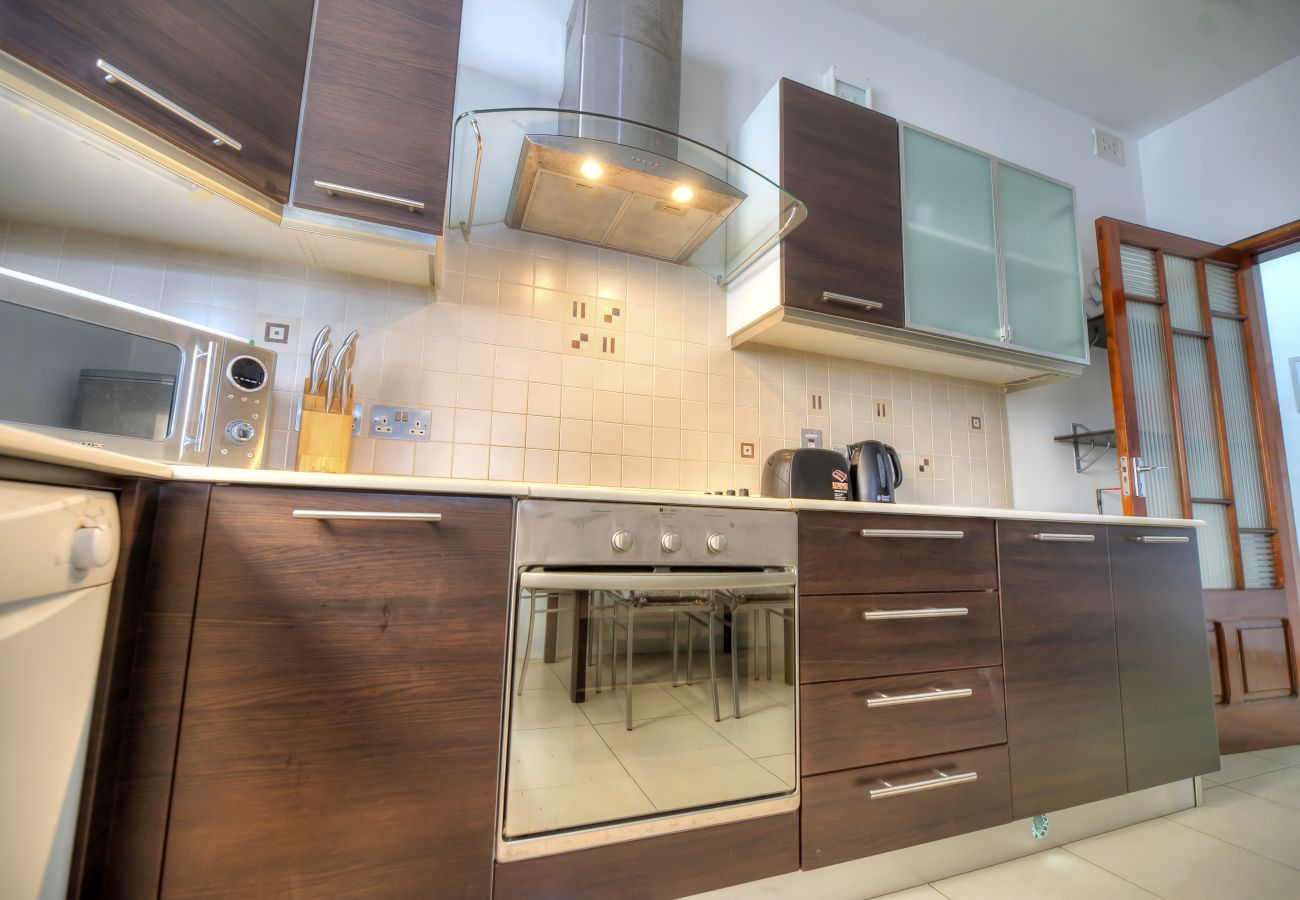 Apartment in Sliema - Enormous 3bedroom seafront with balcony PDEH1-1