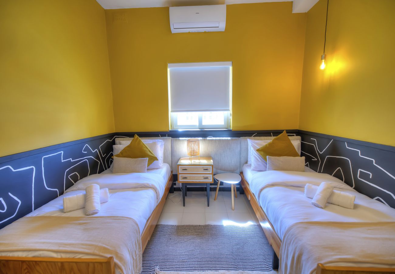 Apartment in Sliema - Beautifully furnished seafront 4 bedrooms GOSLM4