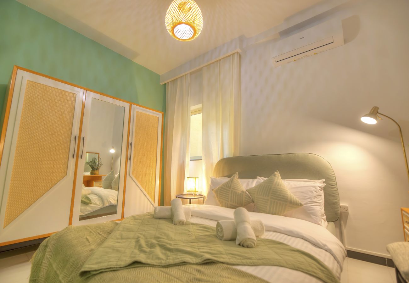 Apartment in Sliema - Beautifully furnished seafront 4 bedrooms GOSLM4