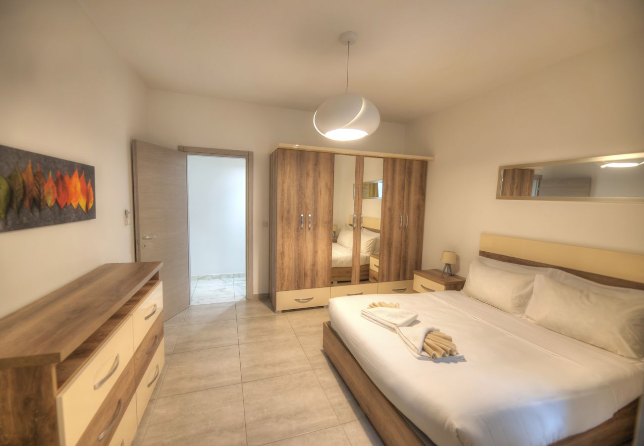 Apartment in Gzira - Spacious & modern 3 bedroom near seafront JBOR1-1