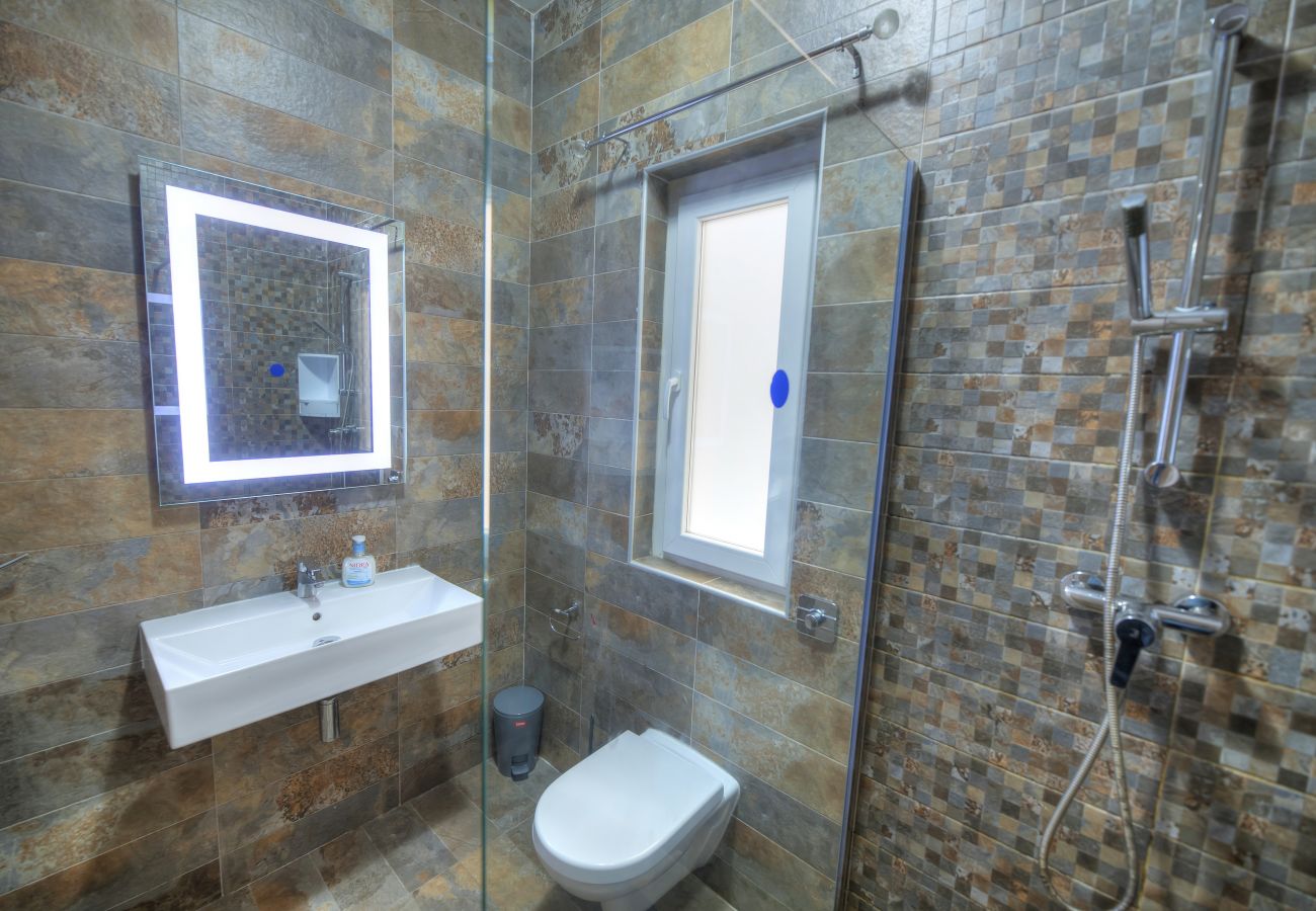 Apartment in Gzira - Spacious & modern 3 bedroom near seafront JBOR1-1