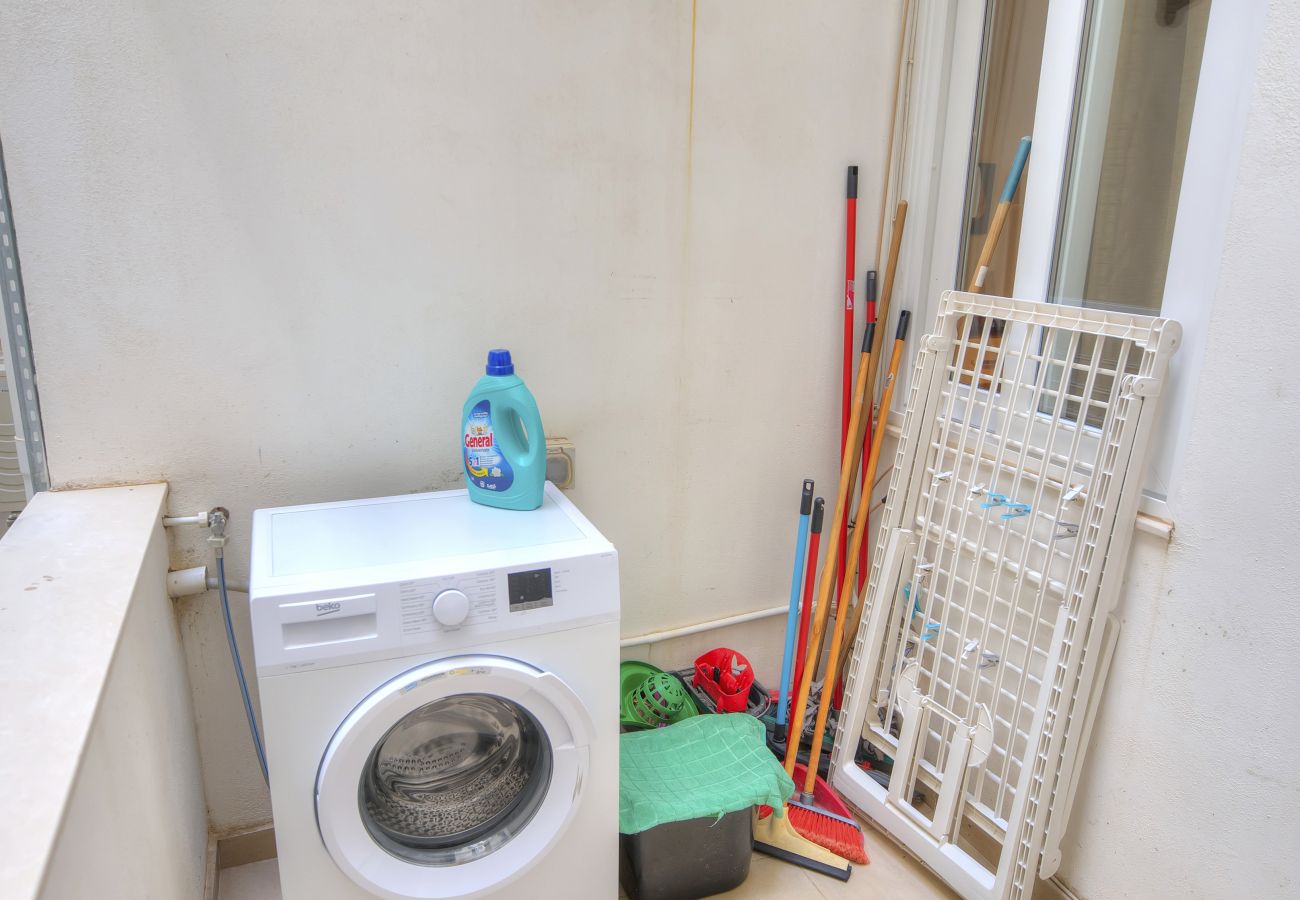 Apartment in Gzira - Spacious & modern 3 bedroom near seafront JBOR1-1