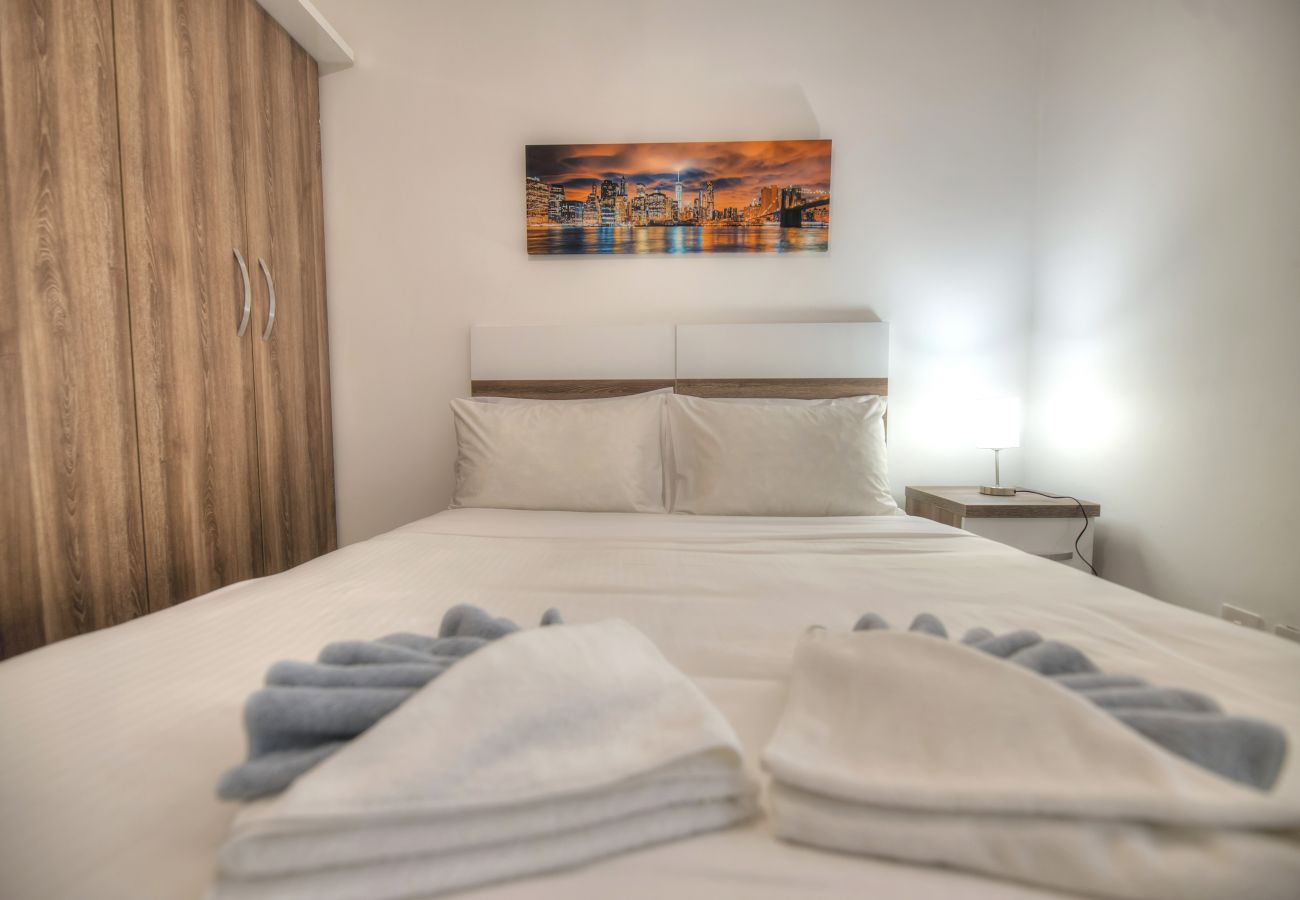 Apartment in Gzira - Spacious & modern 3 bedroom near seafront JBOR1-1