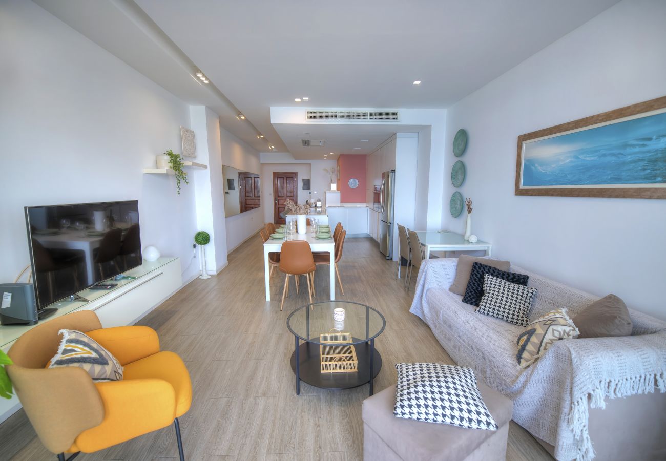 Apartment in Sliema - Spacious 4 bedrooms with sea view balcony GOSLM-3