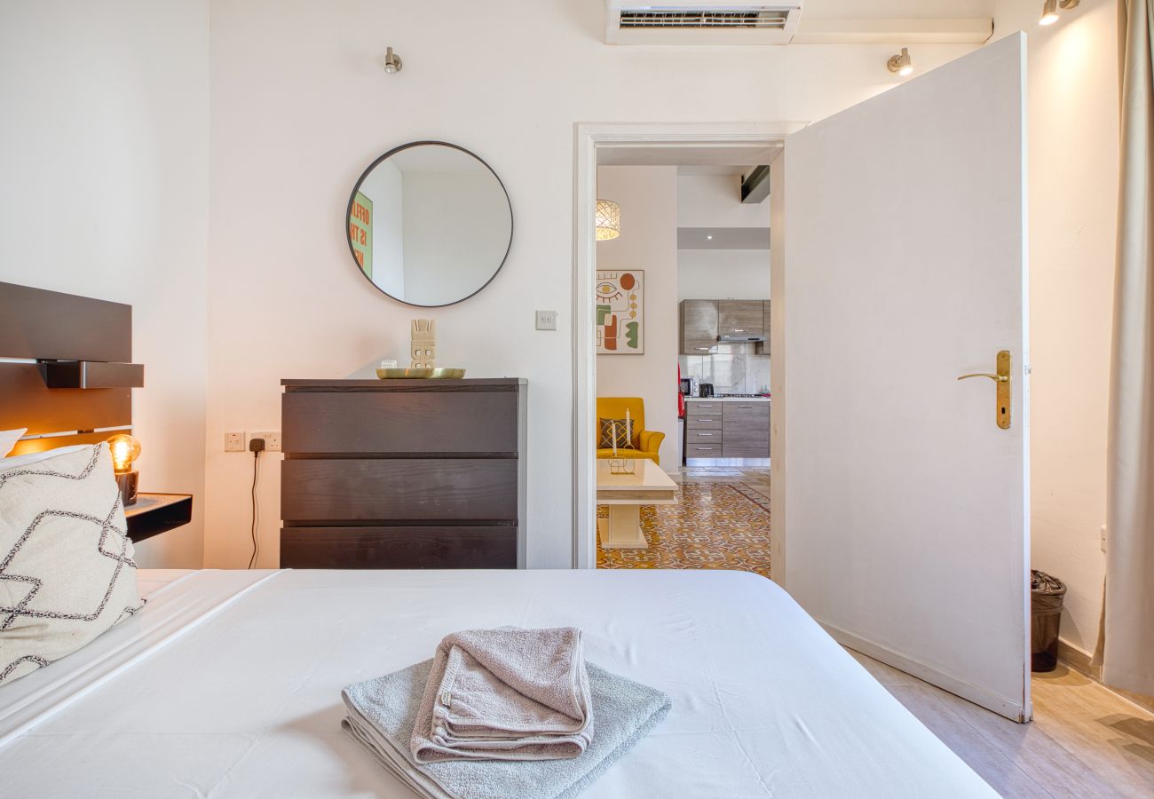 Apartment in St Julian's - Traditional 2 bedroom house with yard SSCH1