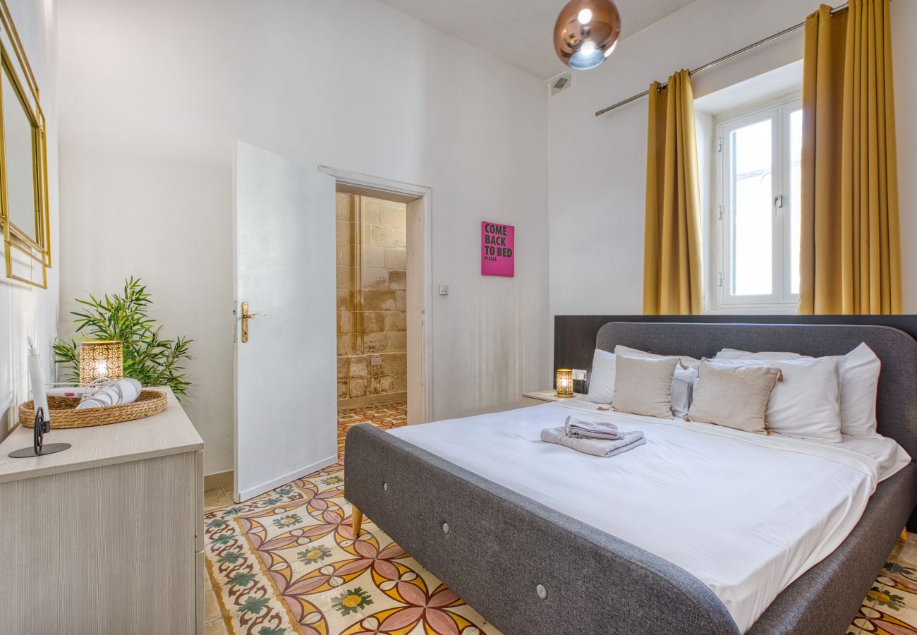 Apartment in St Julian's - Traditional 2 bedroom house with yard SSCH1