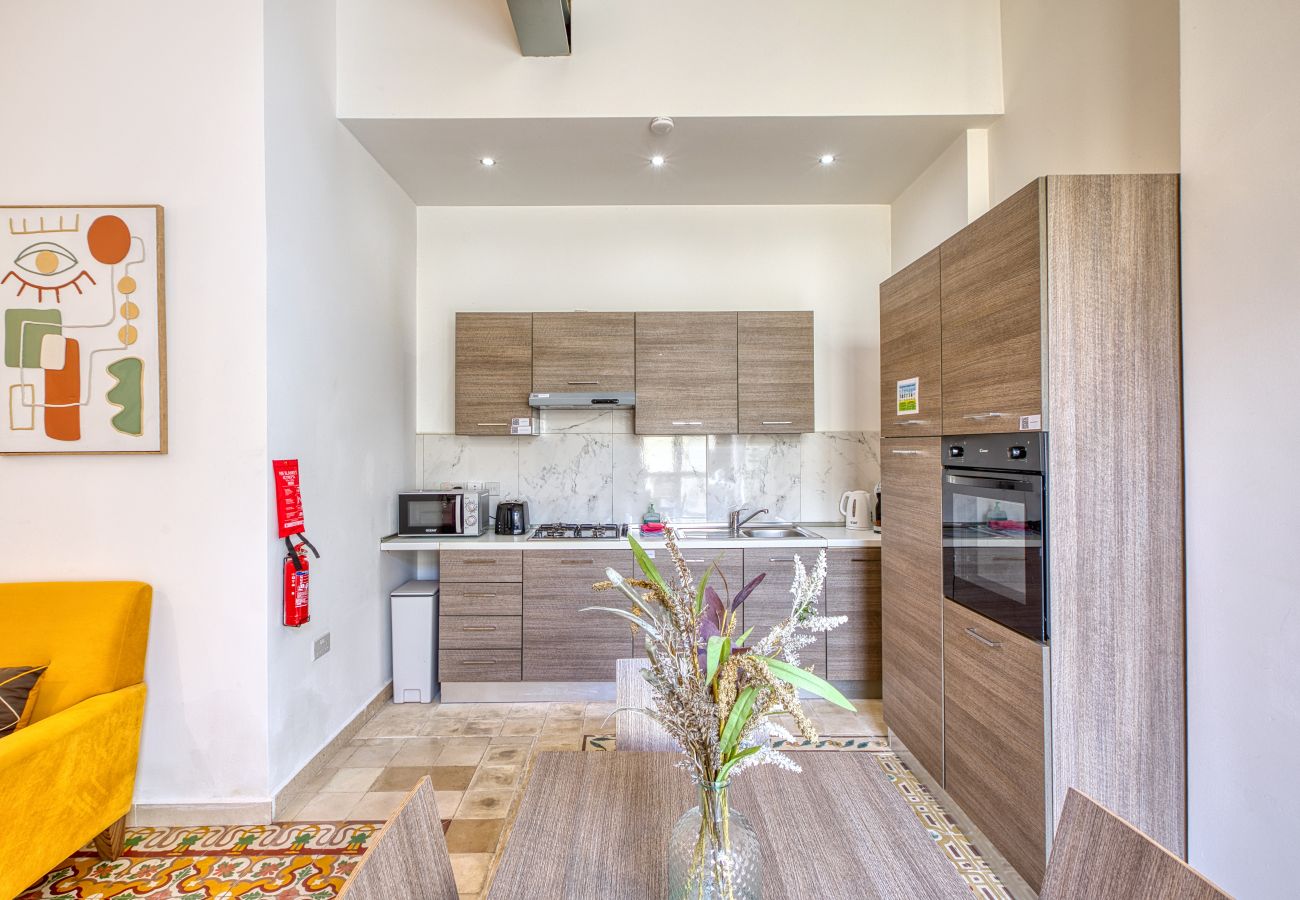 Apartment in St Julian's - Traditional 2 bedroom house with yard SSCH1